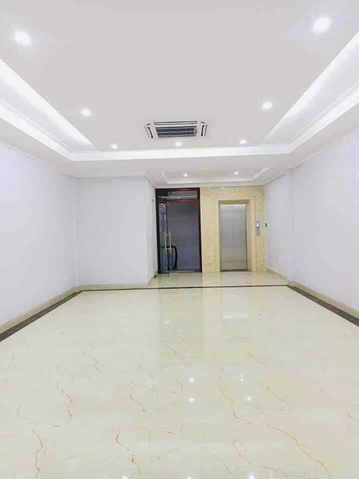 Bán nhà Mặt phố Trường Chinh – Vỉa hè rộng – 7 tầng thang máy – Thông số quá đính – Hai mặt thoáng – 19.79 tỷ. + Vị trí cực đắc địa vỉa hè rộng, khu phố kinh doanh sầm uất, lô góc 2 mặt thoáng.