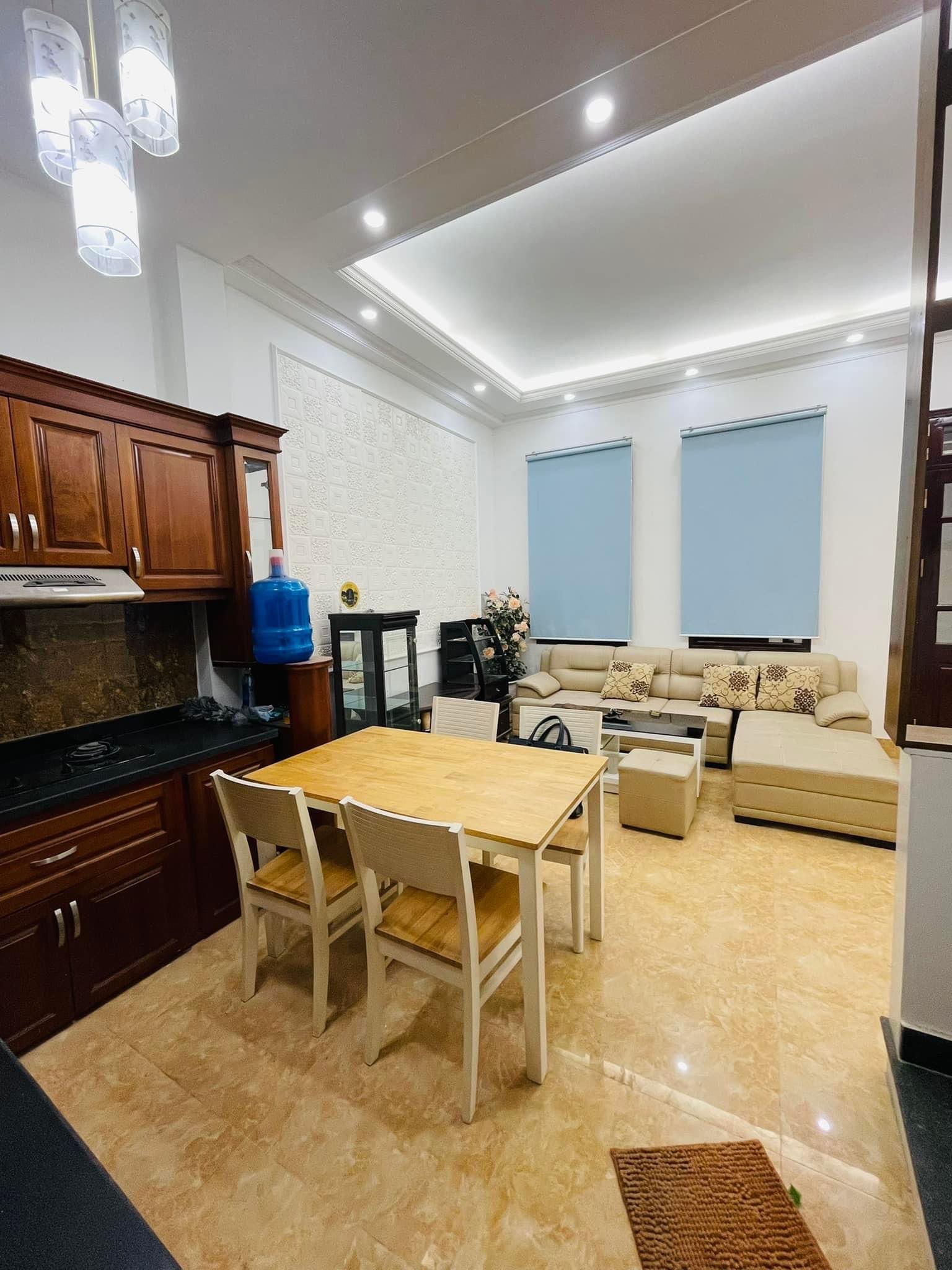 Bán Nhà Phố Đội Cấn, 50m2x 4T, MT 4.5m, 10m ra Phố, ngõ thông, Gara, Kinh Doanh, 10,5 tỷ