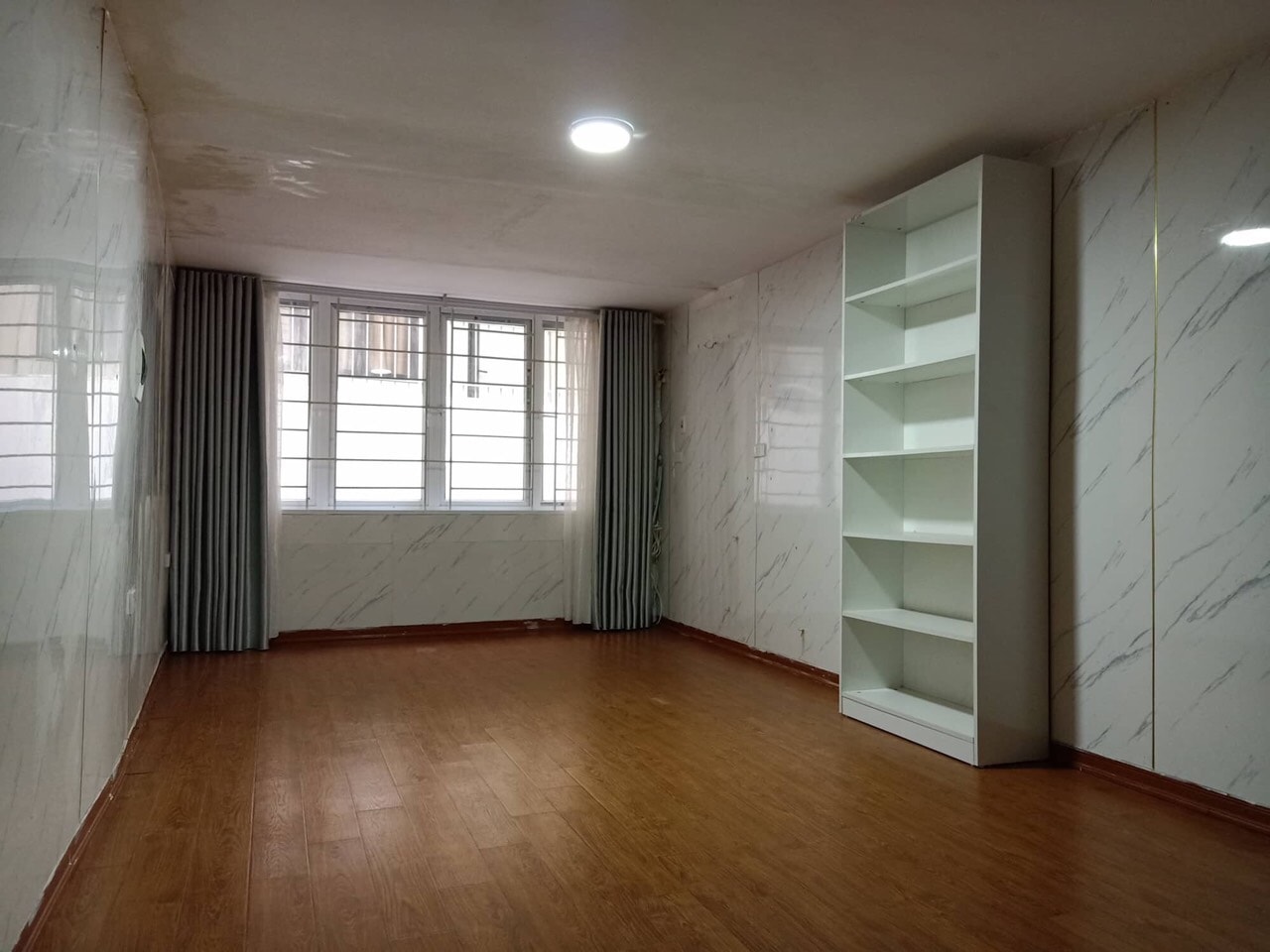 Hiếm bán nhà phân lô ngõ 121 Chùa Láng 73m2 x 5T MT6m giá 14.6 tỷ. Ô tô vòng quanh KD đủ mô hình