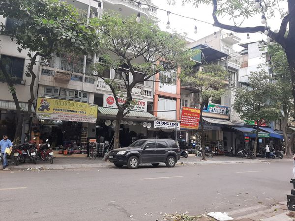 Nhà mặt phố đang kinh doanh đồ điện tử
