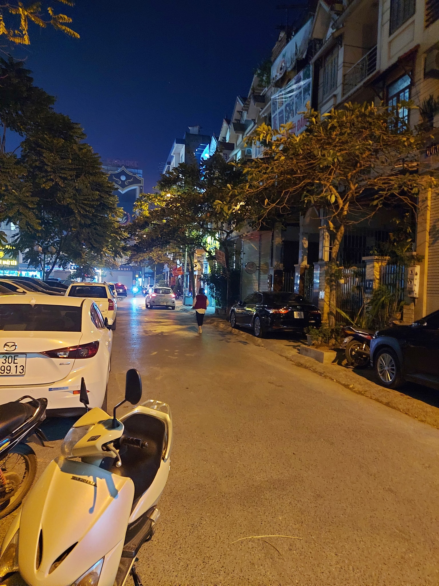 Bán nhà mặt phố Dương Khuê , vị trí vàng - 10 tầng kinh doanh siêu đỉnh . giá sốc 18 tỷ