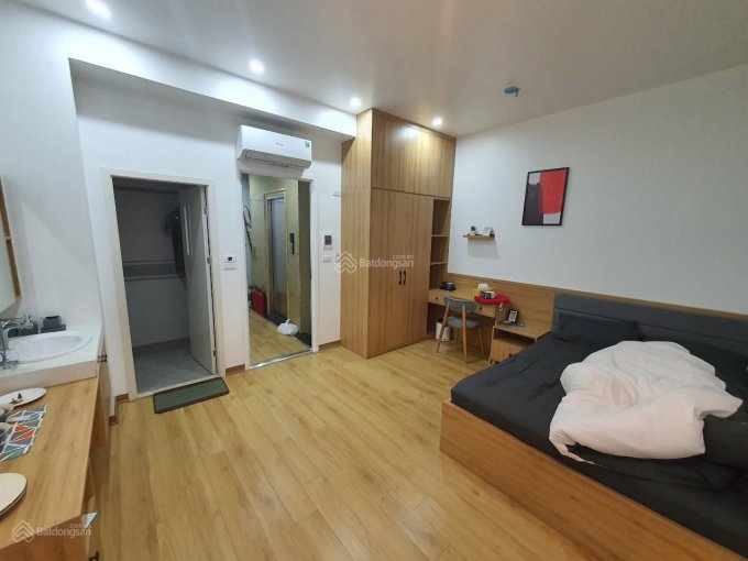 Bán gấp nhà Linh Lang sổ đỏ chính chủ, nở hậu, có thang máy, nhà xây mới tinh