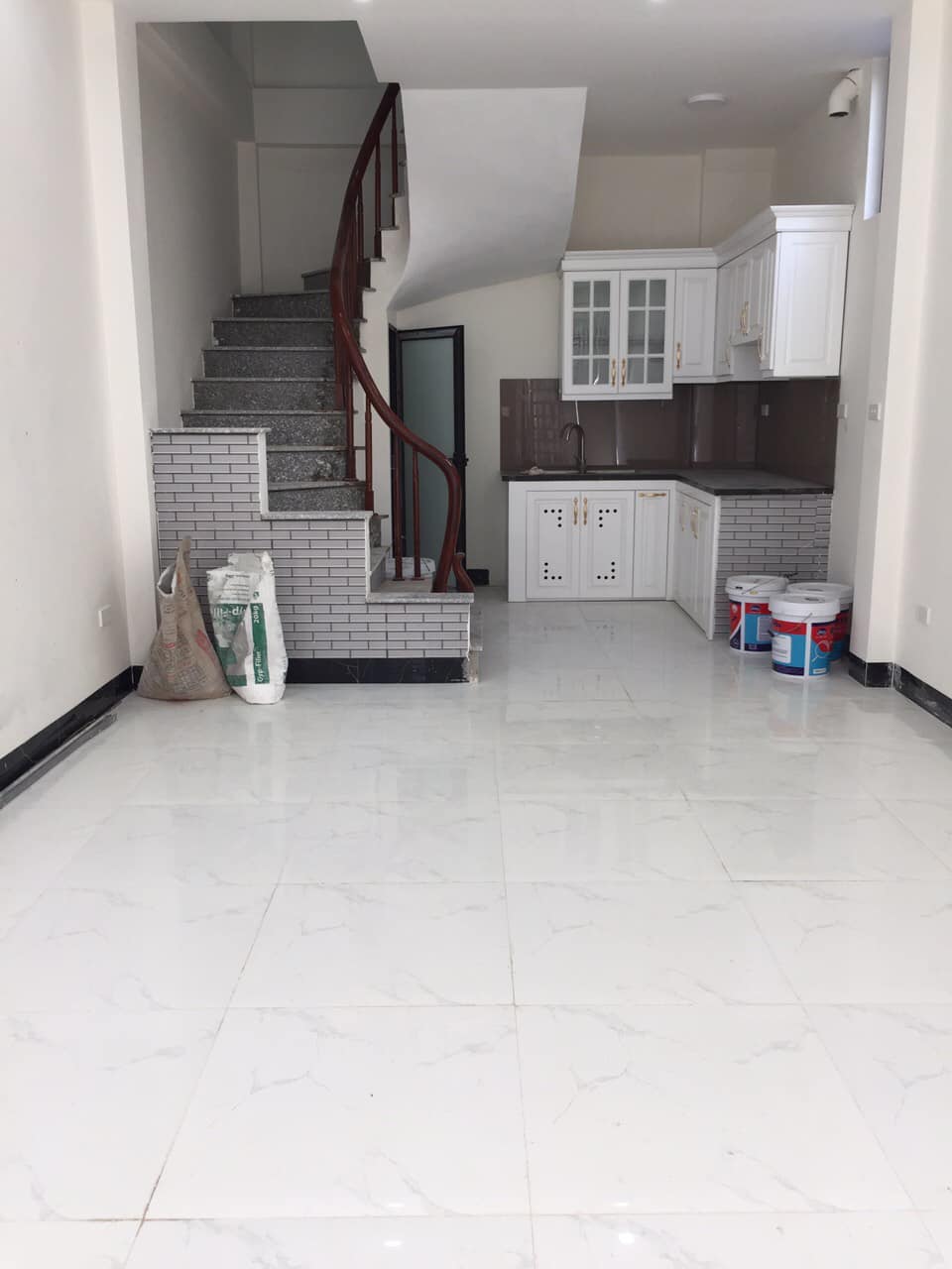 Bán tòa nhà view Hồ Ba Mẫu - Đống Đa: 130m2 7T, MT 8.1m, thang máy xịn, ngõ ô tô có vỉa hè, 36tỷ