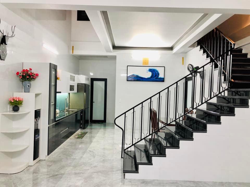 Bán nhà siêu đẹp mặt phố Kim Mã, nhà thang máy, 2 mặt tiền, phù hợp ở, kinh doanh