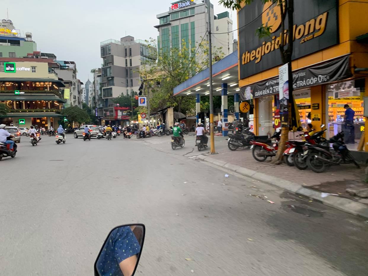 Bán nhà Hào Nam- Đống Đa 70m2, 5 tầng, 13.8 tỷ, nhà đẹp, kinh doanh, ngõ thông