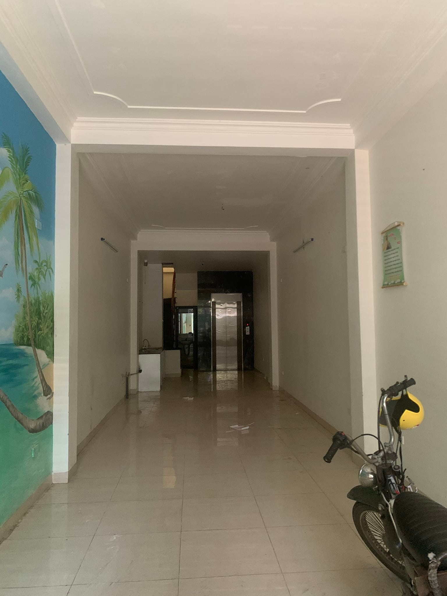 BÁN NHÀ CÁCH MẶT PHỐ LÊ ĐỨC THỌ CHỈ 30M, THANG MÁY, NGÕ TO, Ô TÔ, VỈA HÈ, KINH DOANH, 098.115.8.507. + Nhà xây mới mặt ngõ to, 60m2 x 6 tầng, thông sàn thang máy. Gia đình đang ở 4 tầng trên, cho thuê 2 tầng dưới giá mùa dịch 15 triệu đồng/ tháng. + Vị trí phù hợp vừa ở vừa khai thác dòng tiền ổn định. + Sổ vuông đẹp. Lh(14.5): zalo/call Mrs Dung 098.115.8.507.