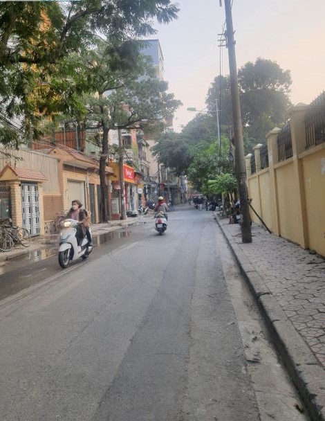 Cực hiếm, mặt phố Phùng Chí Kiên - Hoàng Quốc Việt 100m2, MT9m, lô góc, ô tô, KD, giá 30tỷ