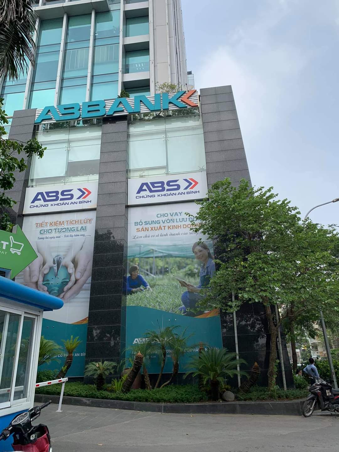 MẶT NGÕ ÔTÔ TRÁNH KINH DOANH ĐỈNH CAO- HOÀNG CẦU- ĐỐNG ĐA-DT 90m2-4T-MT 4m-Giá 28,5 tỷ.