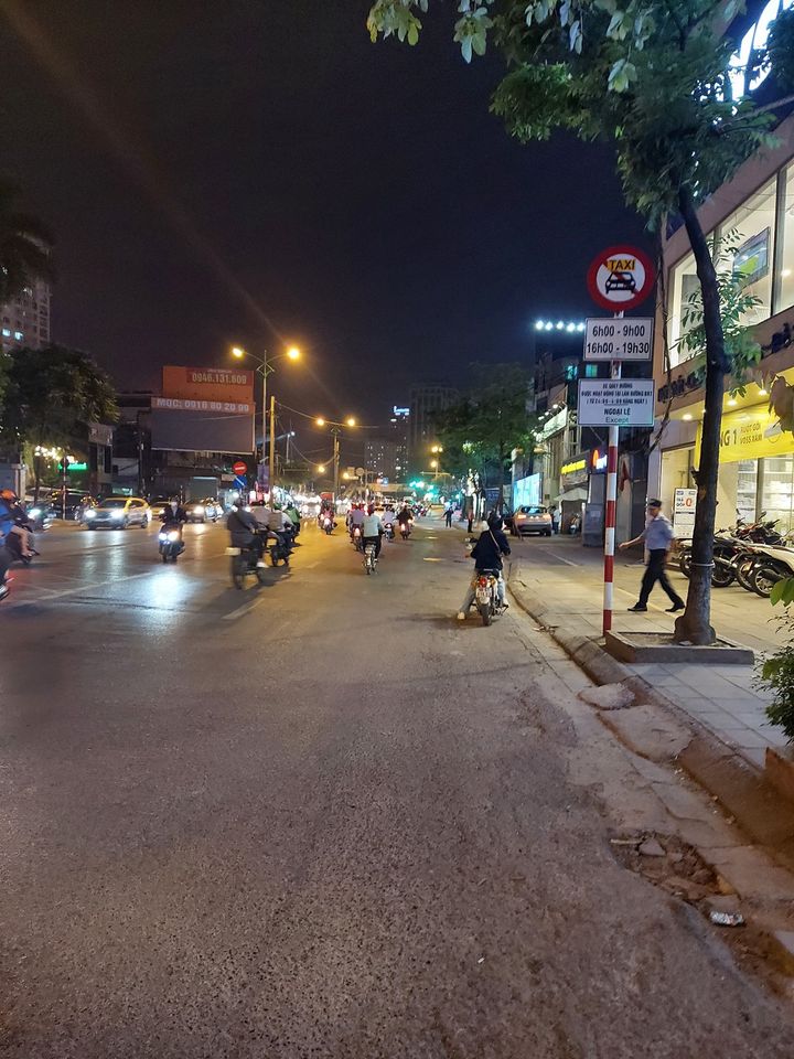 Bán nhà Đường La Thành, diện tích 41m2, giá 10 tỷ