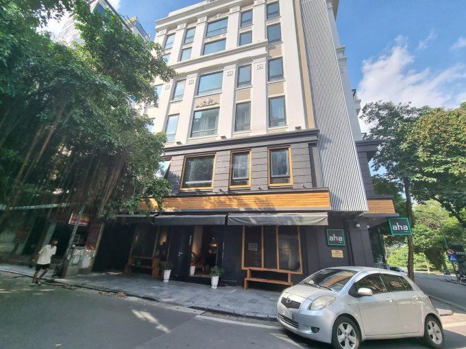 Bán gấp nhà mặt phố Lý Quốc Sư, diện tích 180m2 sổ đỏ chính chủ, mặt tiền 6,5m vị trí đẹp