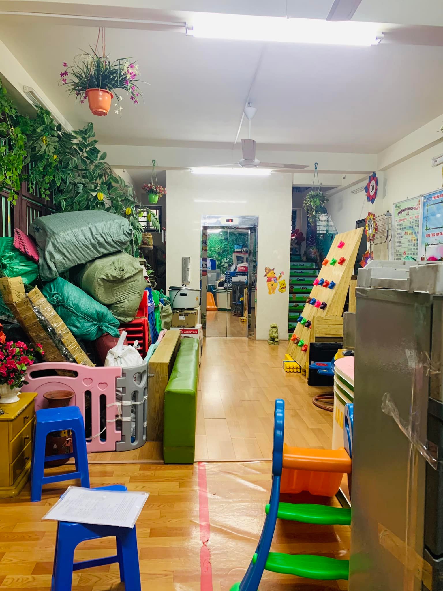 Bán nhà Lê Thanh Nghị 55m 5 tầng mặt tiền 9.4m 16 tỷ ở kinh doanh hiện đang cho thuê 25tr/tháng thang máy 4 mặt thoáng gara ô tô