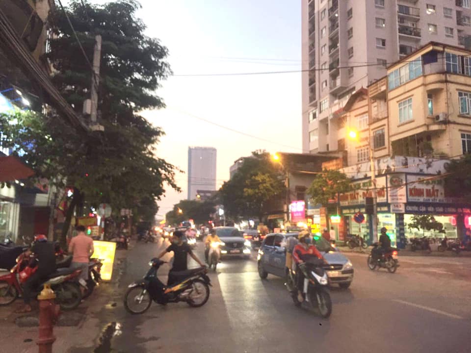 Bán Nhà mặt đường Phùng Hưng- 82m2 x 3 tầng- Giá 16 tỷ