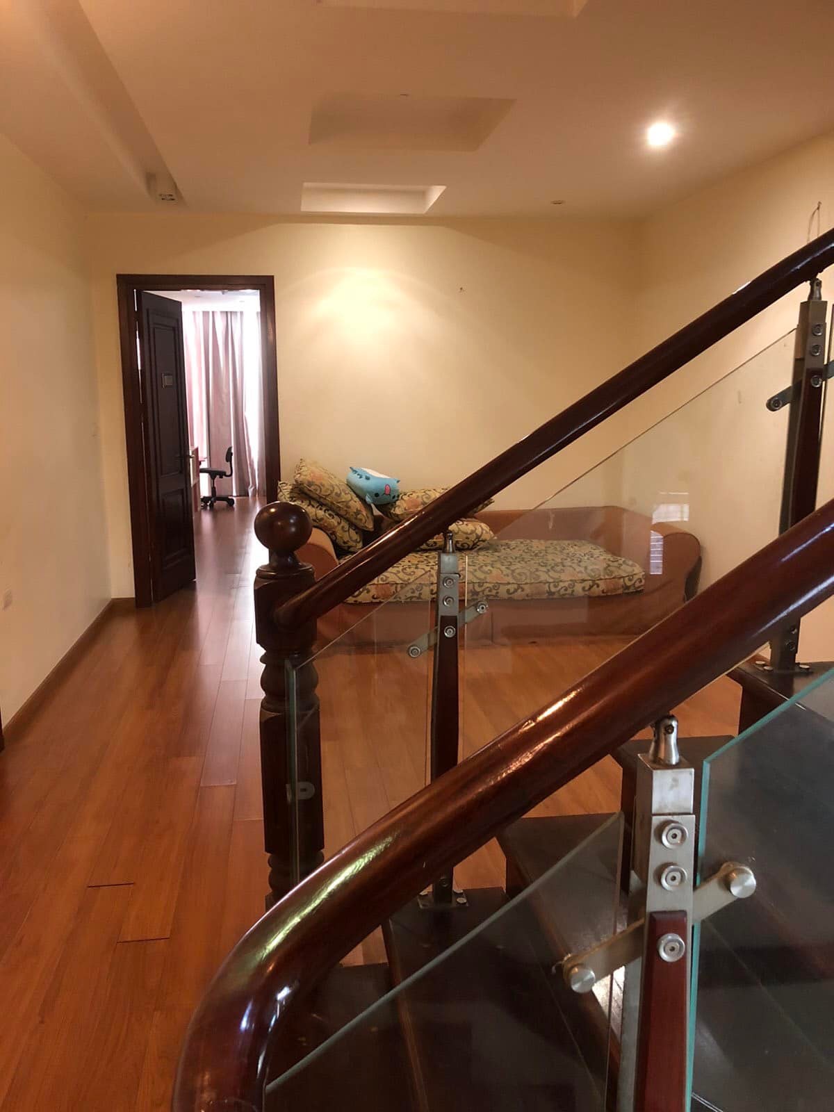 Bán tòa nhà mặt phố Dịch Vọng 80m2 xây 6 tầng thang máy Giá 18.9 tỷ