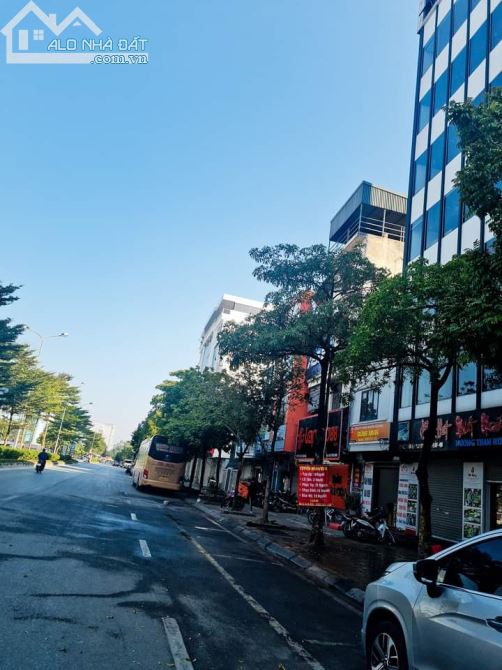 BÁN TOÀ NHÀ MẶT PHỐ NGUYỄN VĂN CỪ DIỆN TÍCH KHỦNG