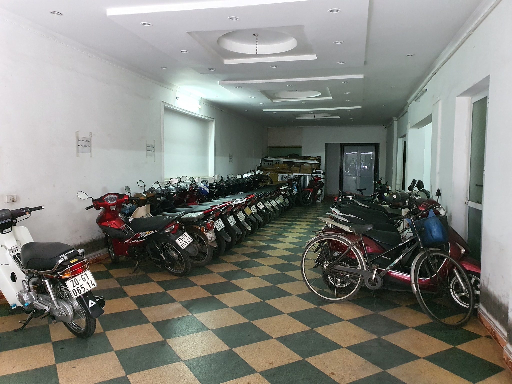 Bán nhà Mặt Phố Trần Thái Tông, Cầu Giấy diện tích 100m2 mặt tiền 5m giá 25tỷ