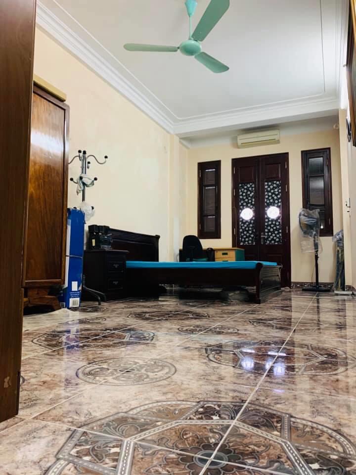 Bán Gấp Căn Nhà 8 Tầng Ngõ 55 Huỳnh Thúc Kháng Đống Đa, 70m2, MT 5.5m, Giá 18.8 Tỷ