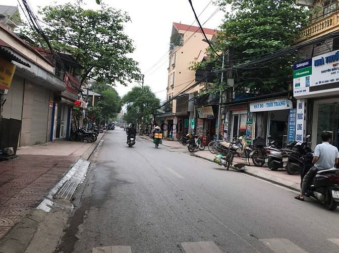 Cần bán gấp nhà 4,5 tầng 97m2 đầu ngõ 64 Sài Đồng, Long Biên