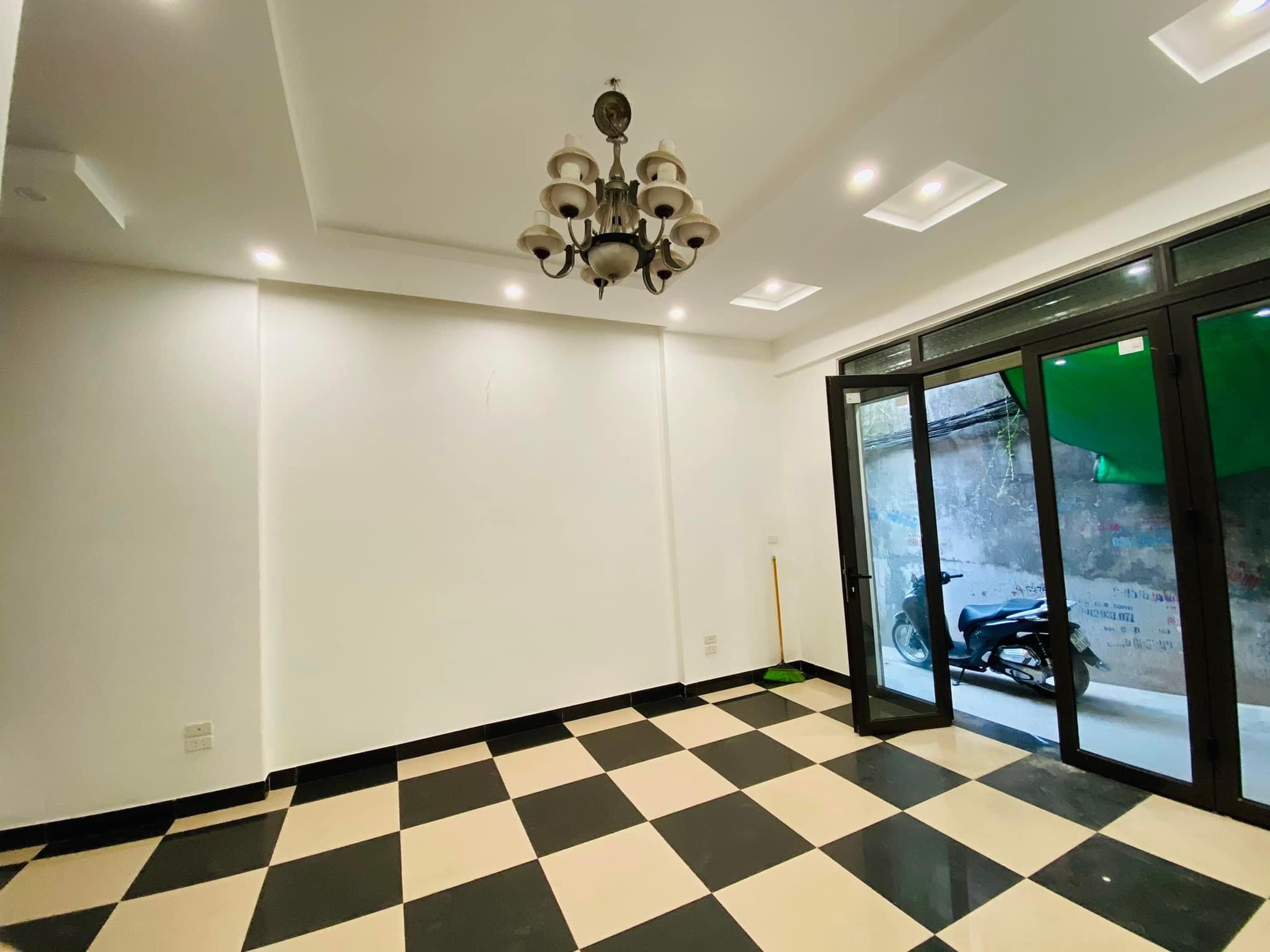 79m2