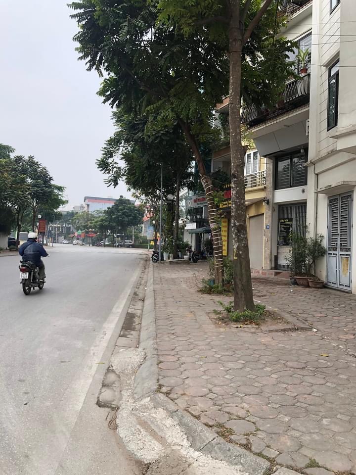 PHÂN LÔ Ô TÔ VÀO NHÀ - TRUNG TÂM QUẬN LONG BIÊN - NHÀ ĐẸP PHỐ ÁI MỘ - DIỆN TÍCH 75M X 7 TẦNG - MẶT TIỀN RỘNG 5,5M