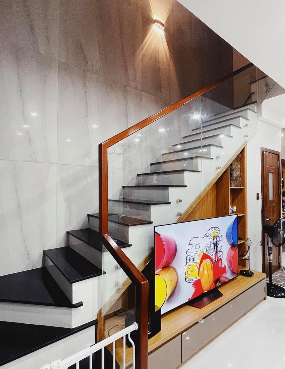 BÁN HOMESTAY MẶT HỒ TRÚC BẠCH - BA ĐÌNH, DOANH THU 7000$/THÁNG, LÔ GÓC, VIEW HỒ, 33 TỶ