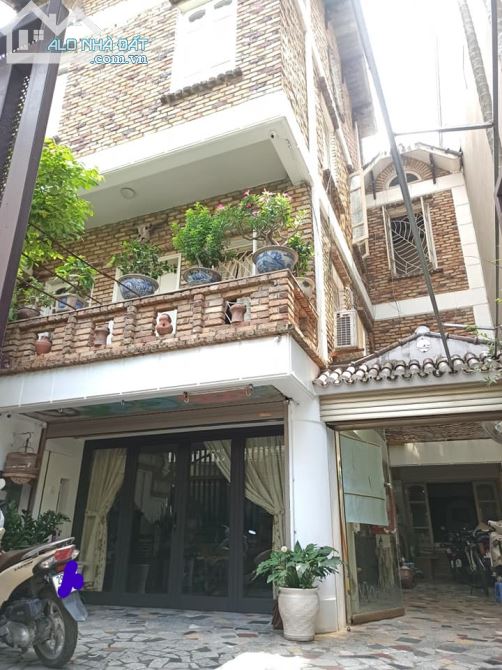 Cần bán nhà mặt tiền đường Linh Trung, Thủ Đức. Ngay chợ