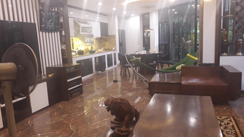 Bán Nhà Ngõ 121 chùa láng, 55m2, MT 4m, Ô tô Tránh, Kinh Doanh, Giá 10.2 Tỷ