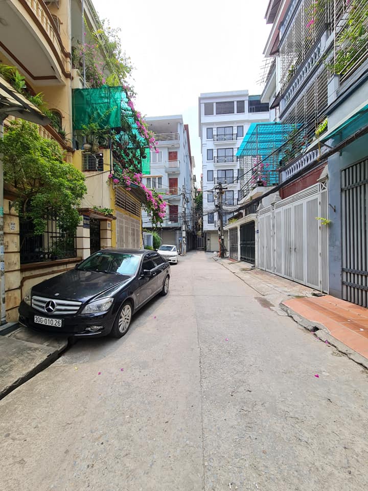 PHÂN LÔ - VỈA HÈ MỎNG - VĂN PHÒNG - KINH DOANH - 2 THOÁNG TRƯỚC SAU