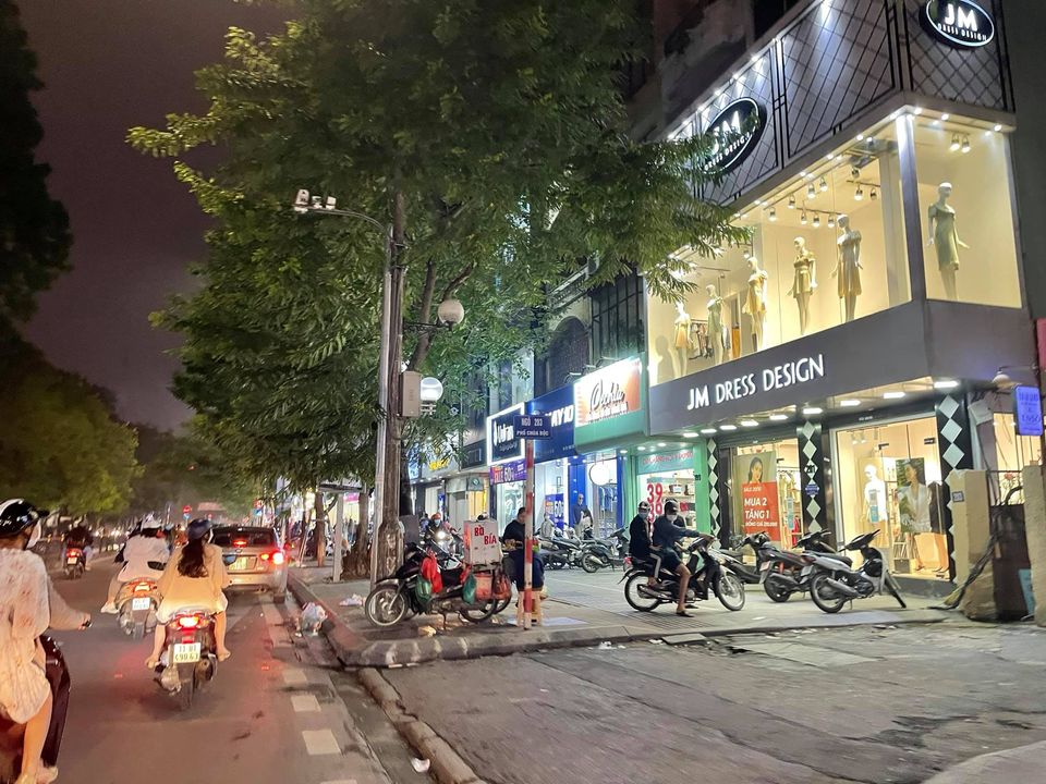 Mặt phố Chùa Bộc, Đống Đa 45m2, MT 3.5m 2 mặt phố kinh đô thời trang nhỉnh 30 tỷ, 0372993470
