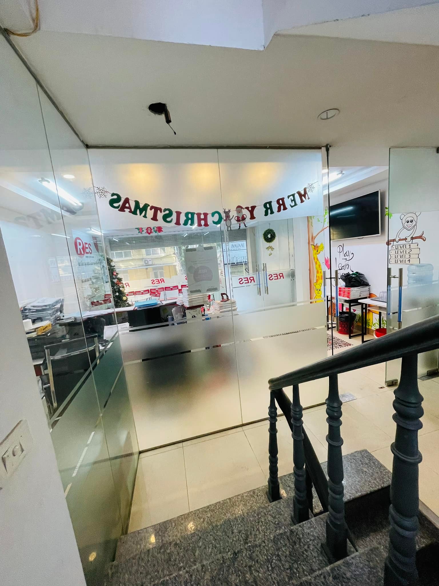 Bán Biệt Thự Đội Nhân Ba Đình 138/150m 4 tâng mt 8m chỉ 19 tỷ An ninh, thoáng sáng.