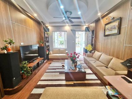 Bán biệt thự châu âu siêu víp giữa lòng quận Cầu Giấy, khu dân cư cao cấp.