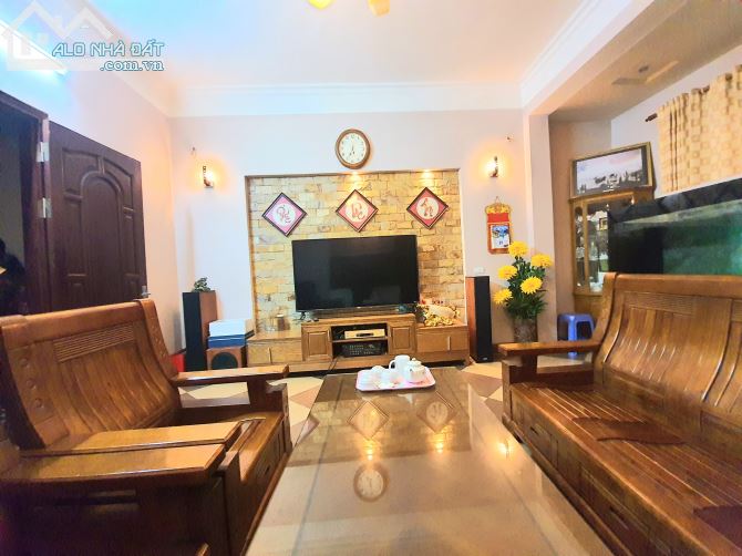 Bán Siêu Phẩm Tây Hồ- 6 Tầng Thang Máy-Kinh Doanh- View Hồ Tây- Ô Tô 7 Chỗ Vào Nhà-12 Tỷ.