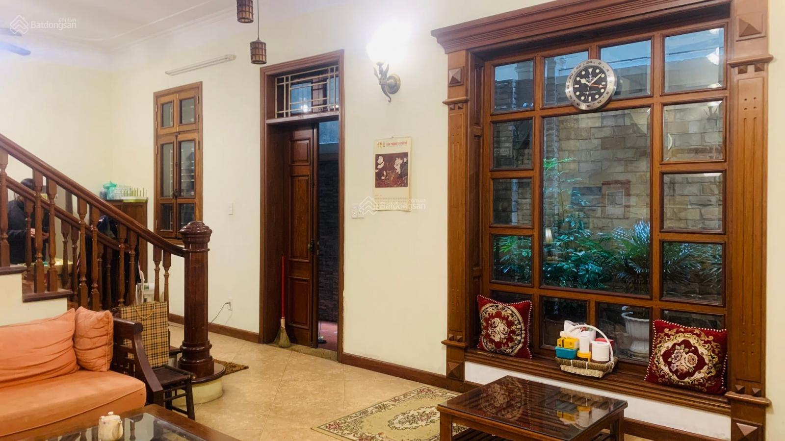 Bán Gấp nhà Mặt phố Trạm, 83m2, 4tầng, 4,4m mặt tiền, Giá 18.2 tỷ.