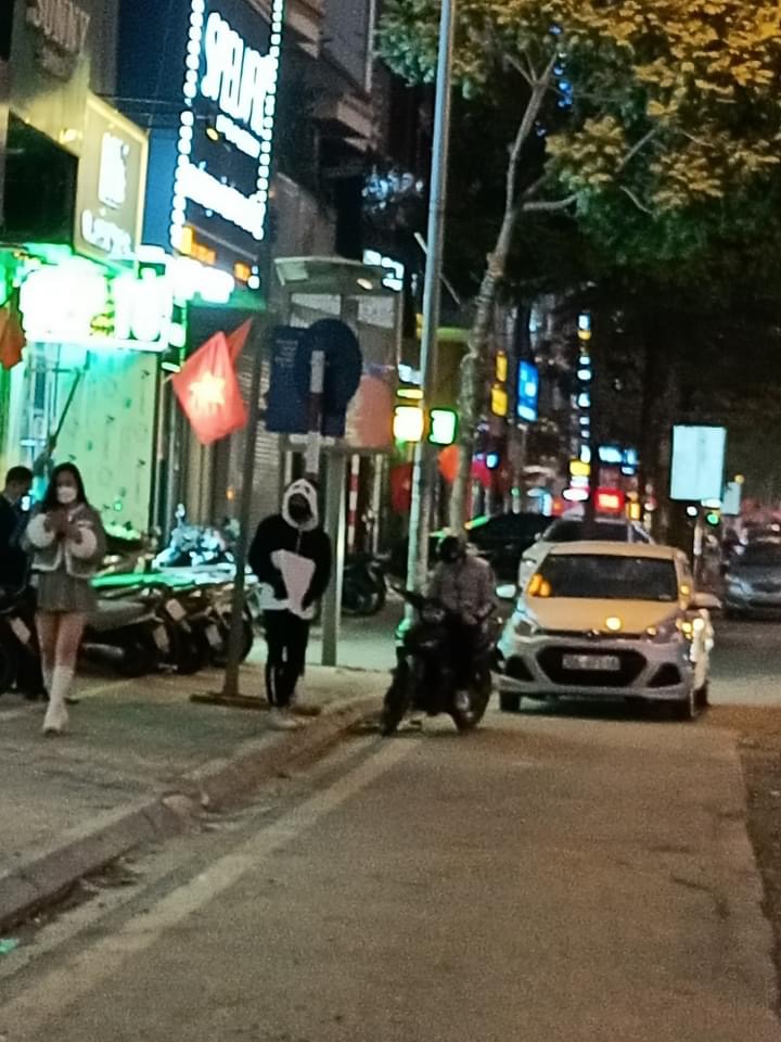 KHU VỰC RẤT ÍT NHÀ BÁN - MẶT NGÕ XÃ ĐÀN - DIỆN TÍCH RỘNG 156M X 5 TẦNG - MẶT TIỀN 9M - GIÁ 21 TỶ.