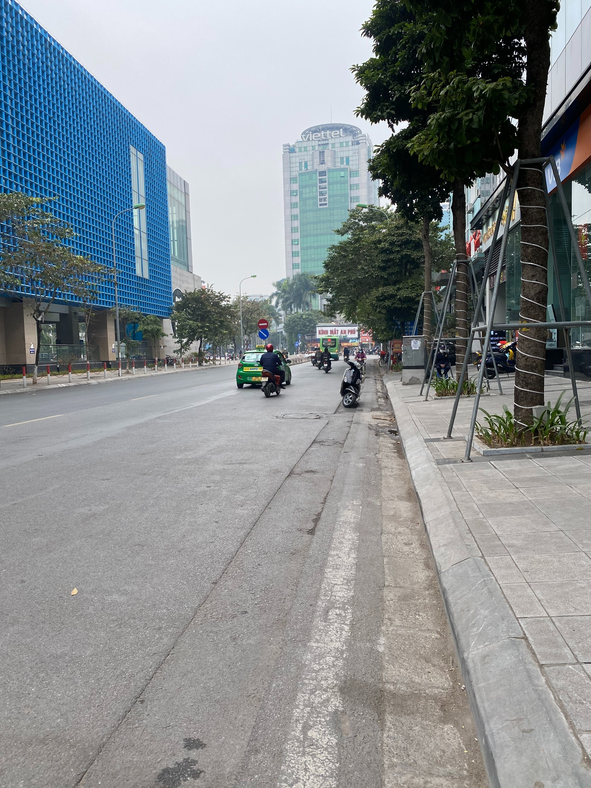 Bán nhà mặt phố Hào Nam DT 80m2x3T, MT 5m, vị trí đẹp, vỉa hè rộng, kinh doanh đỉnh 19.5 tỷ