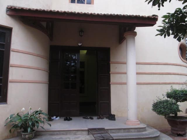 Bán nhà Lạc Long Quân – 136m2 x 3 tầng- Giá 16 tỷ