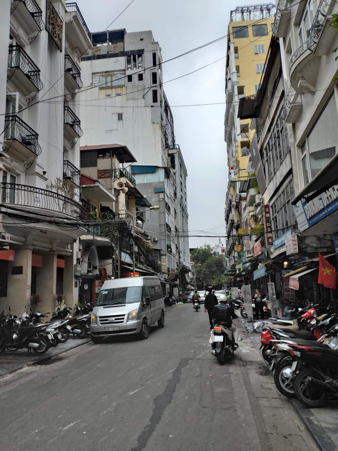 MẶT PHỐ CỔ KINH DOANH SẦM UẤT NGÀY ĐÊM-GIA NGƯ- HOÀN KIẾM-DT 90m2-2T-MT 3,9m-Giá 85 tỷ.