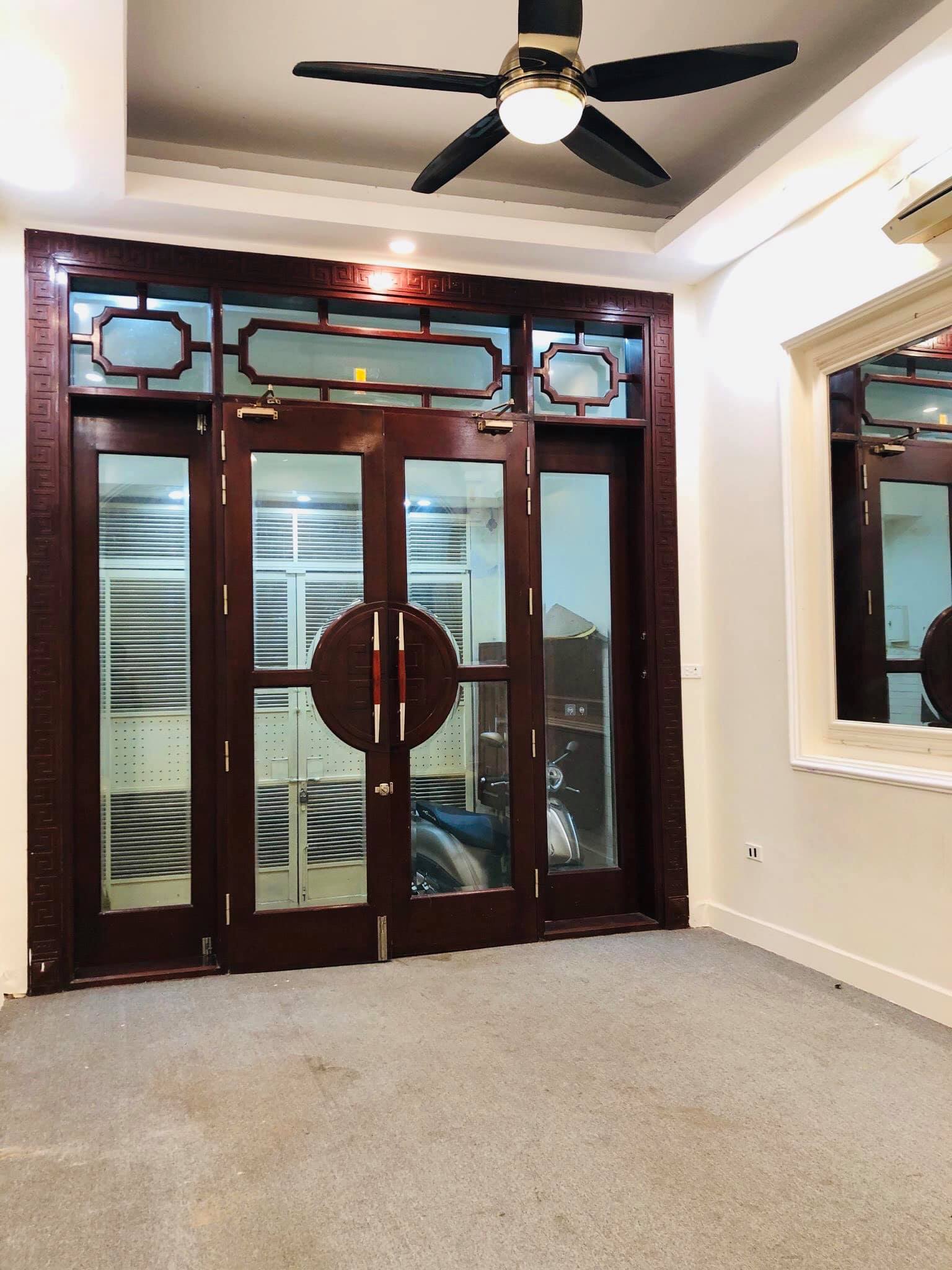 Bán nhà riêng phố Nguyễn Văn Huyên DT 68m2 x 7.5 tầng, MT 5.8m giá 16.5 tỷ