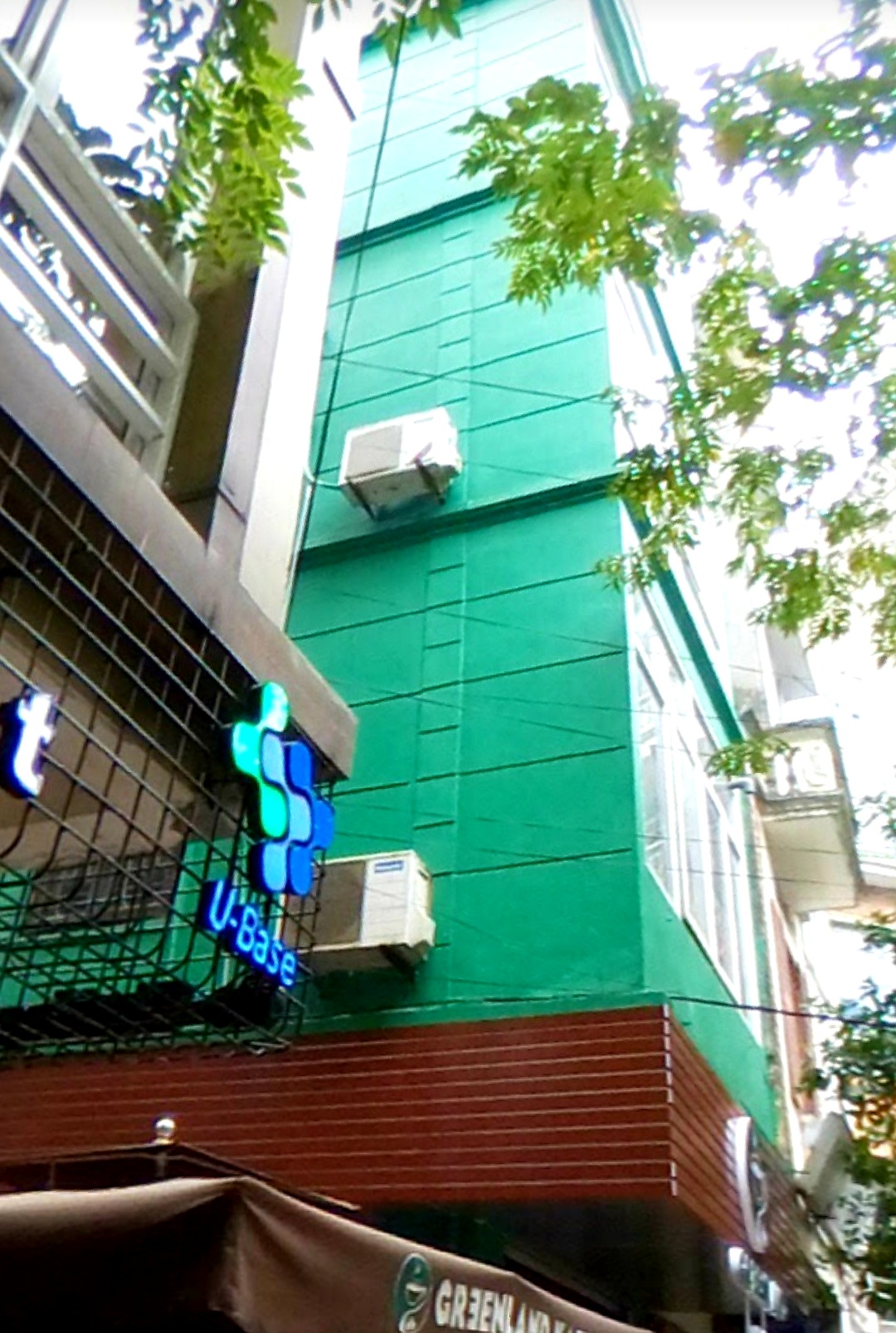 MẶT PHỐ CỐM VÒNG, KHU ẨM THỰC CẦU GIẤY, Ở, KINH DOANH SẦM UẤT, 098.115.8.507. + Nhà hai mặt tiền thoáng trước sau, mặt trước ô tô tránh, mặt sau ô tô vào nhà, vỉa hè rộng. Vị trí quá đẹp để kinh doanh bất kỳ dịch vụ nào đặc biệt là ăn uống. + DT 50m2, 4 tầng, MT 3.8m. Thiết kế: Tầng 1: Thông sàn, WC Tầng 2: Phòng khách, Phòng ngủ, WC Tầng 3: 2 Phòng ngủ, WC Tầng 4: Phòng thờ, sân phơi. + Sổ đỏ phân lô cực đẹp, sẵn sàng giao dịch. LH(16.9): Mrs Dung 098.115.8.507.