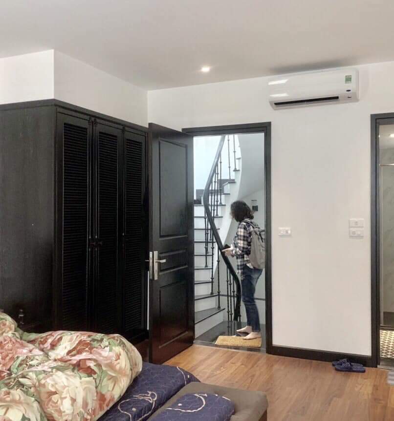 654m2