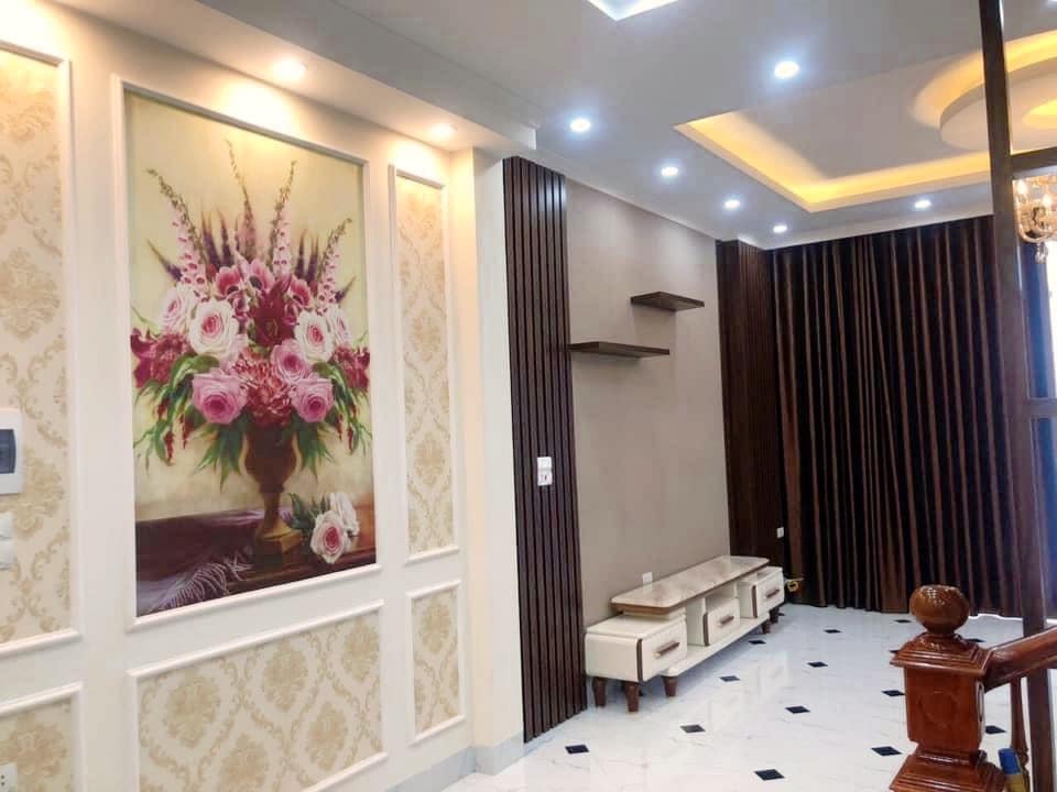 Mặt Ngõ Thái Hà, Ô Tô, Nhà Đẹp Như Biệt Thự, 52m2, MT 4.5m. Giá 10.5 tỷ.