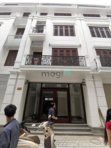 Bán gấp nhà phân lô ngõ 124 phố Hoàng Ngân 70m2 x 5T,MT 4,5m,Giá 12.5