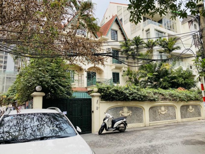 Bán biệt thự sân vườn + bể bơi - diện tích 343m - mặt tiền 16m - phố Đặng Thai Mai Quảng An Tây Hồ