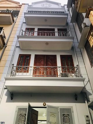 Bán nhà 100m2 khu phân lô Việt Hưng. Đường 21m. Gía 17.5 tỷ