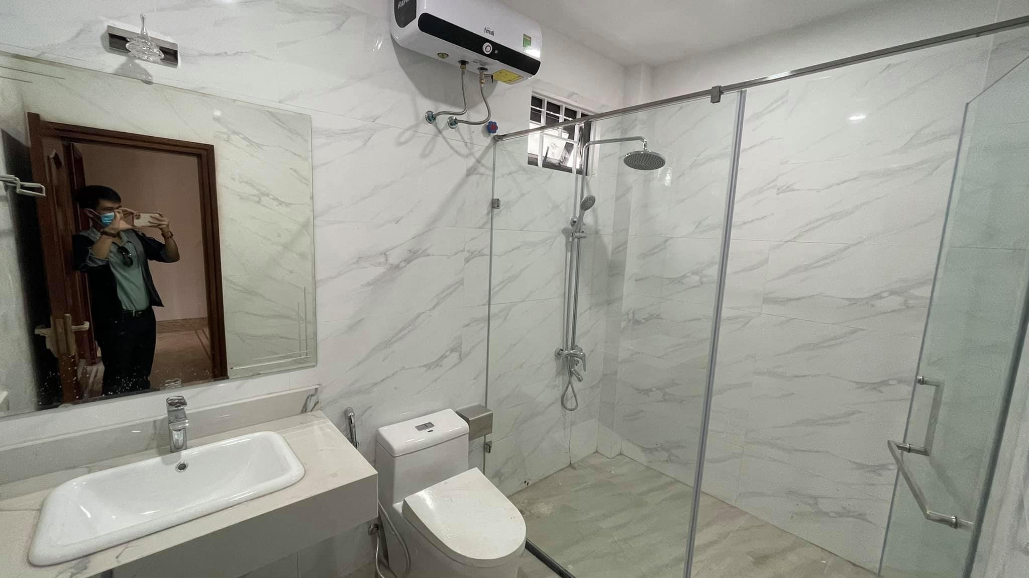 Tìm mỏi mắt không có căn Thứ 2 ở Hoàng Cầu như này 180m2, mặt tiền 9m trước sau chỉ 3X tỷ