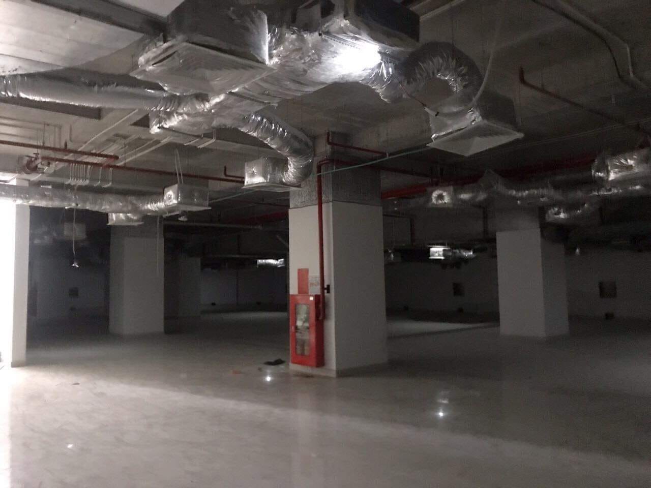 BÁN 905M2 SÀN HẦM THƯƠNG MẠI PHỐ LÁNG HẠ, 098.115.8.507 + Vị trí: Tầng hầm thương mại 885m2 và 20m2 sảnh tầng 1. Tổng cộng 905m2. + Pháp lý đầy đủ, chuẩn chỉ. LH(36) Mrs Dung 098.115.8.507