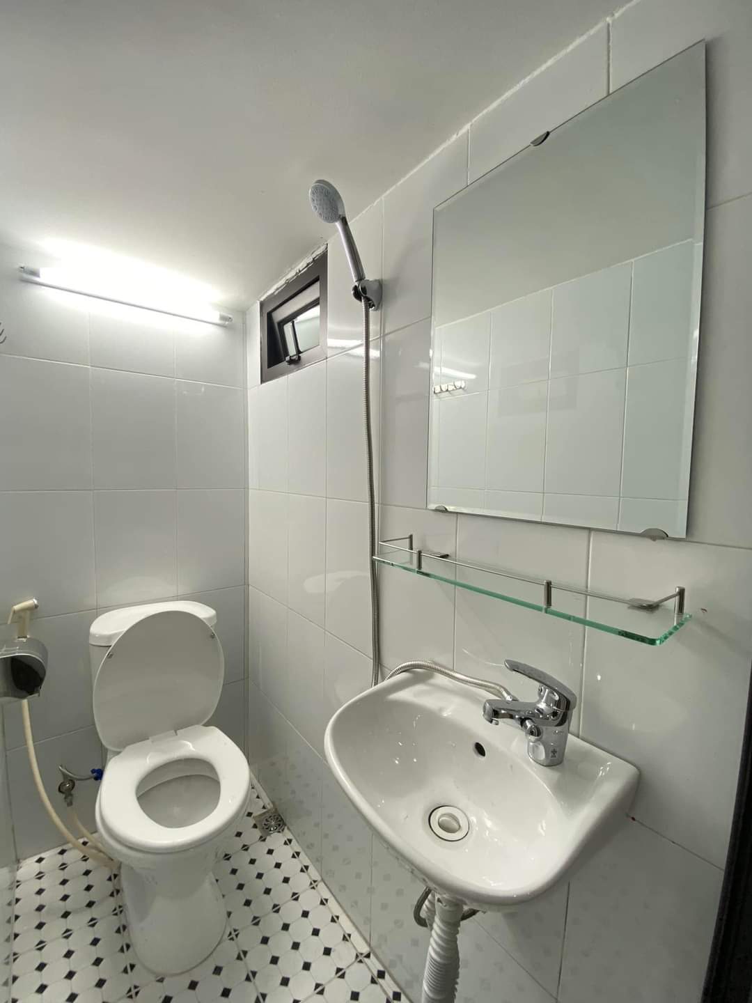 Bán nhà Hoàng Cầu, đường 2 ô tô tránh nhau, rộng rãi, thoáng sáng. - DT 85m2, MT 6.5m