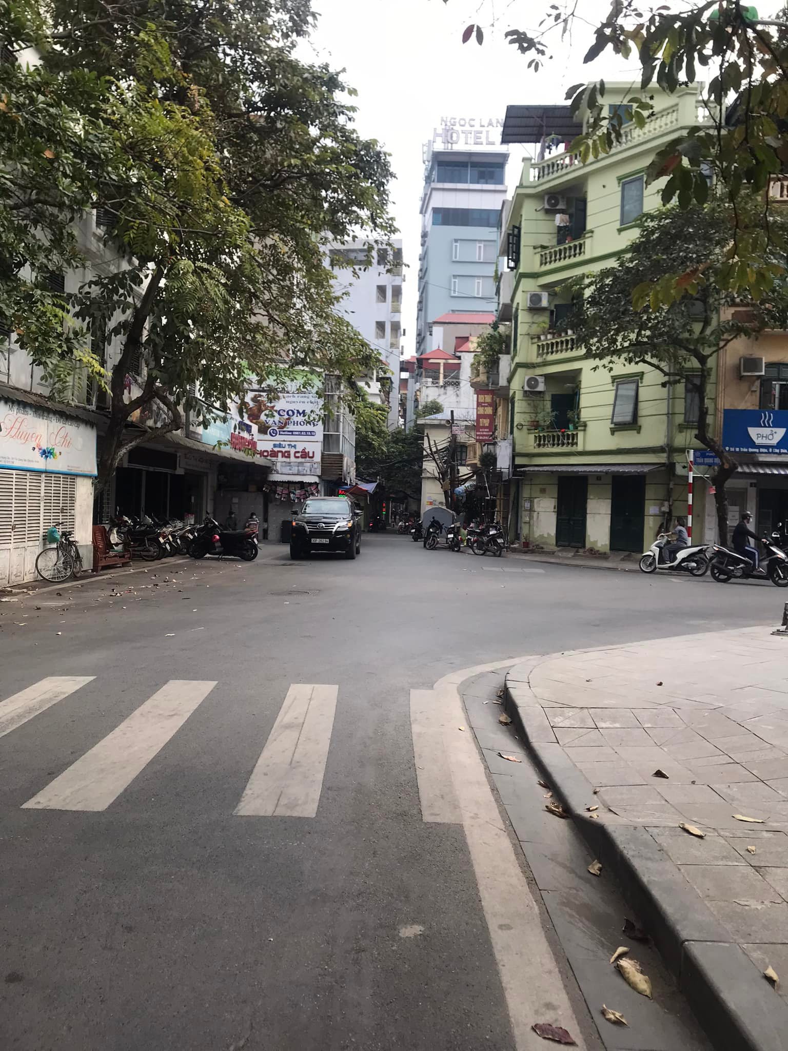 Đẳng Cấp Hoàng Cầu DT100m2, MT8m, Giá 20 Tỷ, Vị Trí Vip, Kinh Doanh Mọi Loại Hình, Giá Trị Tăng Từng Ngày.