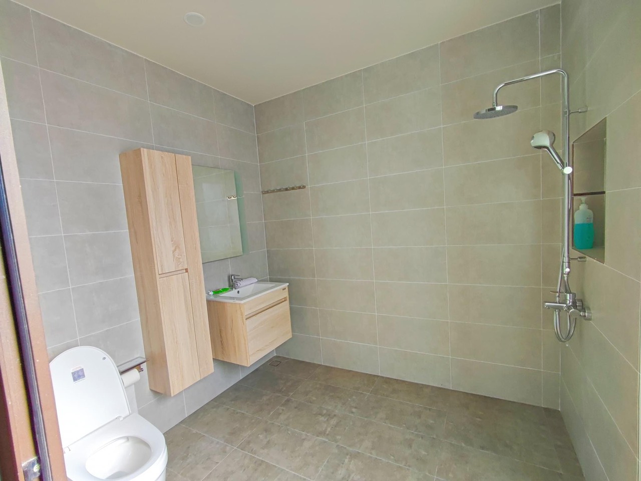 Bán tòa văn phòng phố giảng võ 210 m nhà 6 tầng mặt tiền 8m cực đẹp