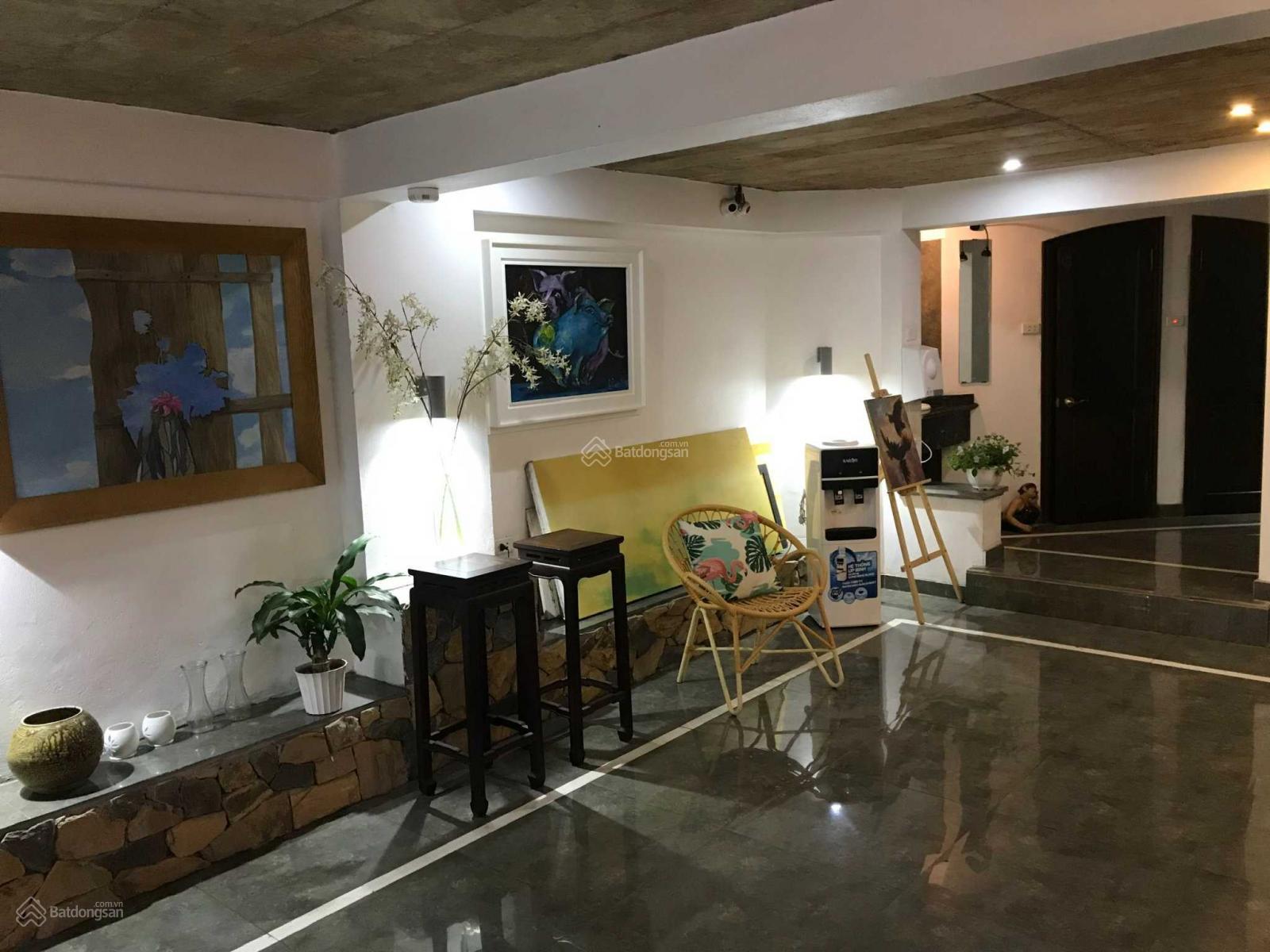 Bán nhà 7 tầng diện tích 200m2, mặt tiền 8m, mặt đường Tây Hồ, Hà Nội