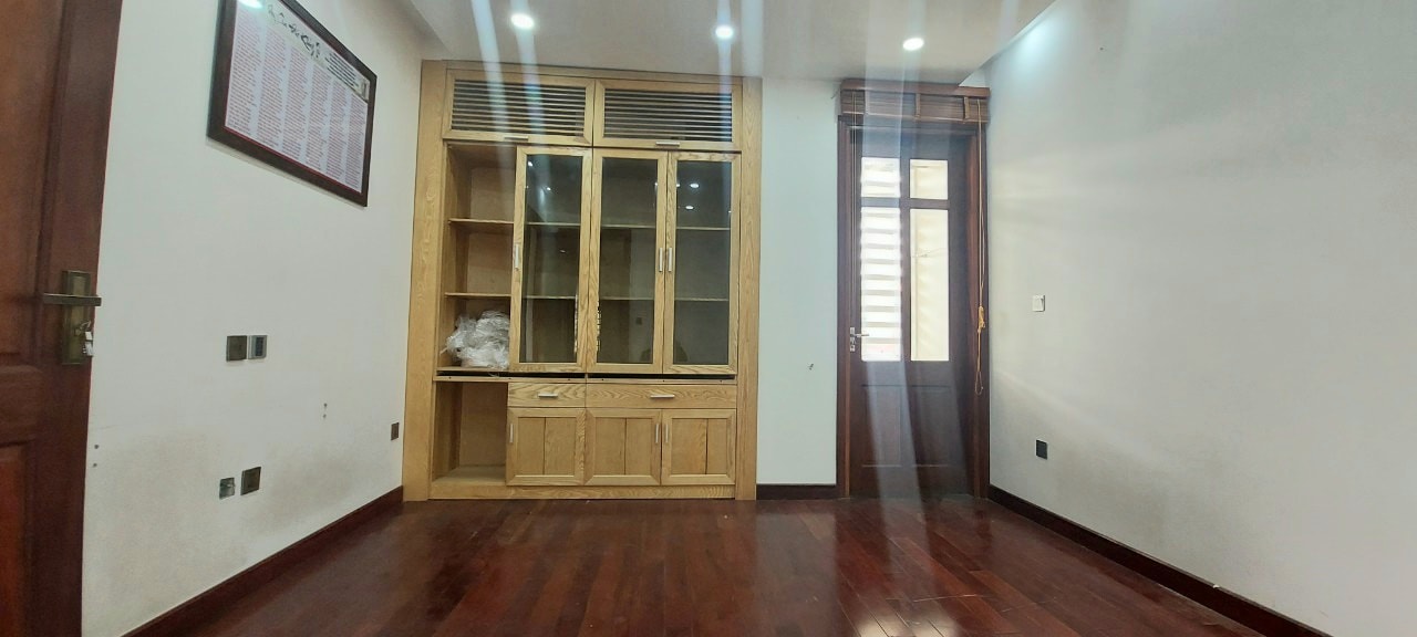 BÁN NHÀ PHỐ NHỔN - MẶT PHỐ - KINH DOANH SẦM UẤT - MẶT TIỀN RỘNG - VỈA HÈ LỚN.